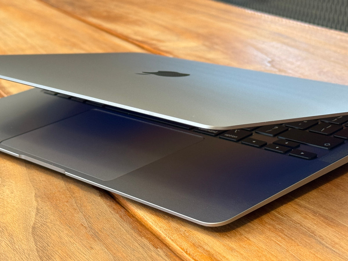 Pre-owned Apple 13" Macbook Air M1 2020 - A/B-Grade