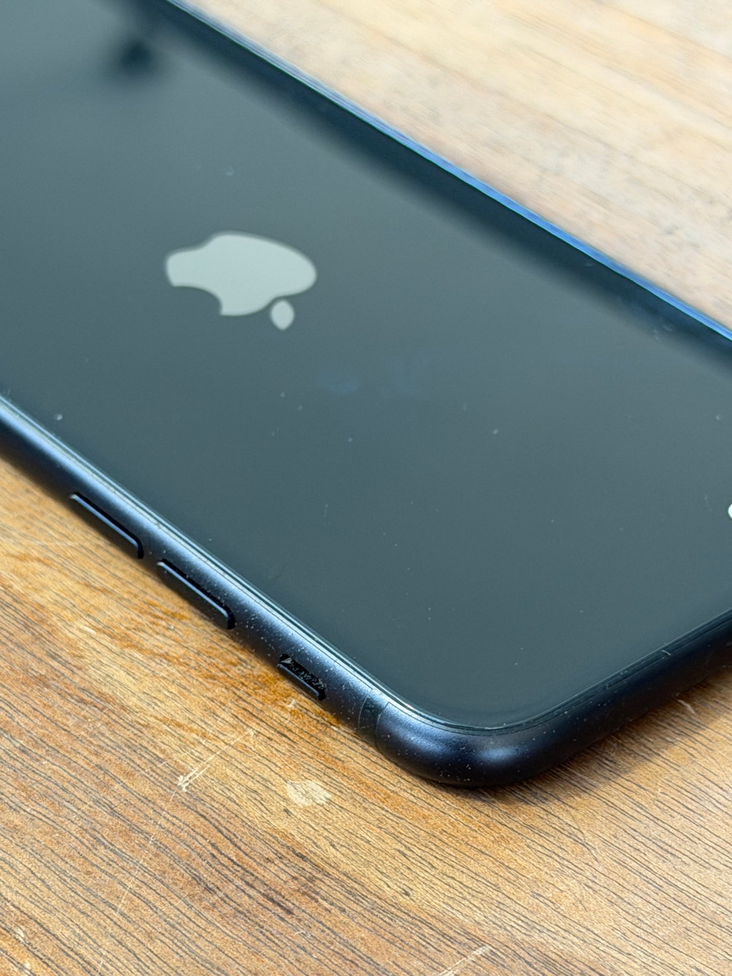 Pre-owned Apple iPhone SE2 (64GB Black) - A-grade