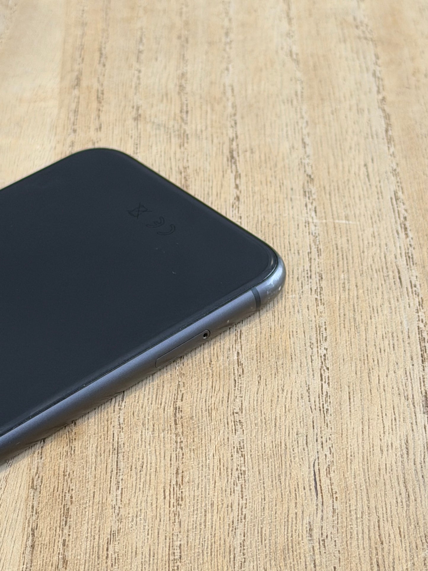 Pre-owned Apple iPhone 11 (64GB Black) - B-grade