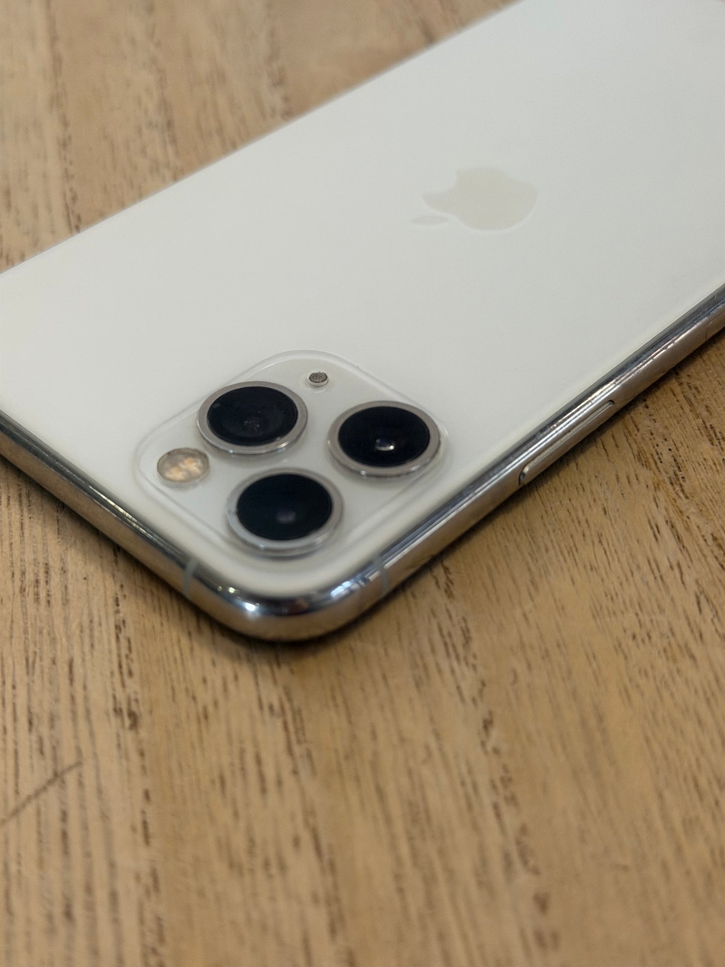 Pre-owned Apple iPhone 11 Pro (256GB White) - B-Grade