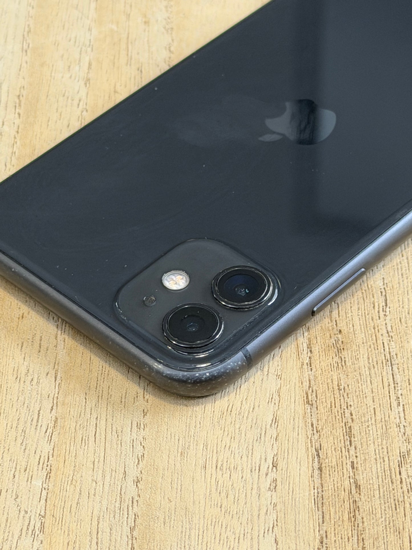 Pre-owned Apple iPhone 11 (64GB Black) - B-grade