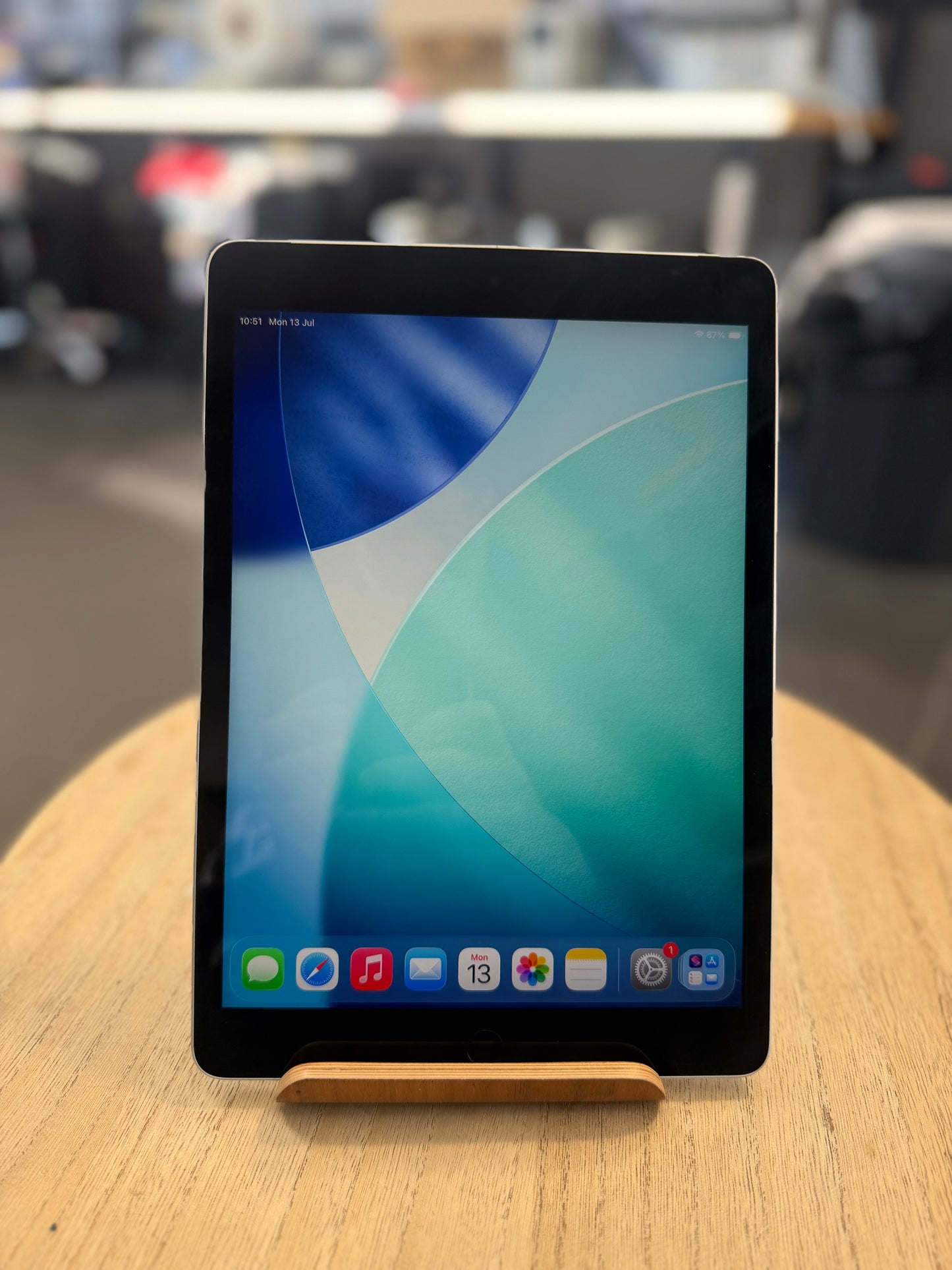 Pre-owned iPad 9th Gen (Wi-Fi &LTE, 64GB Silver) - A-grade
